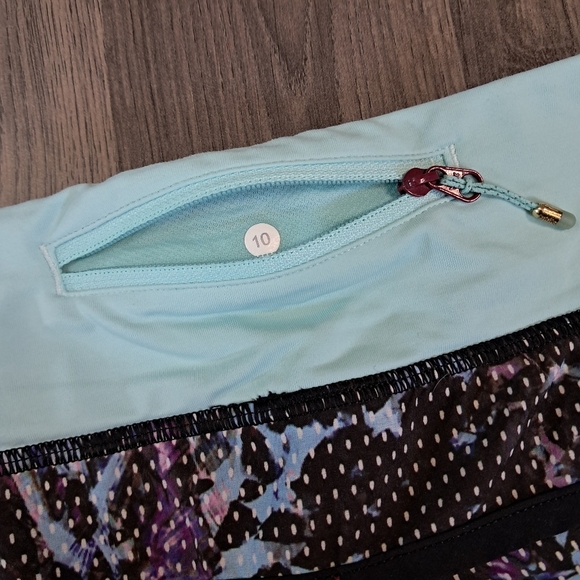 Lululemon Running Shorts Womens Size 10 Speed Up Black Blue Dot - Picture 5 of 6